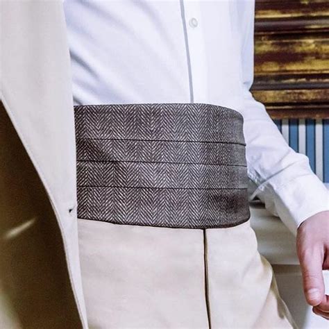 How To Wear A Cummerbund - The Ultimate Guide