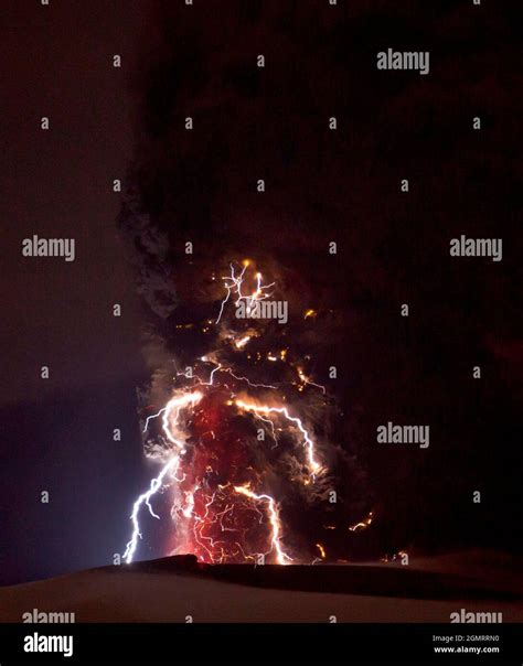 Volcanic lightning iceland hi-res stock photography and images - Alamy