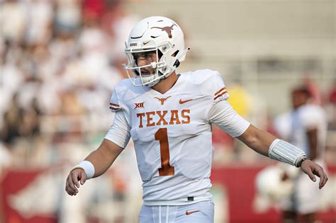 Texas Longhorns football: Hudson Card looks to beat out Quinn Ewers