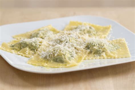 Spinach and ricotta ravioli - FreshMAG