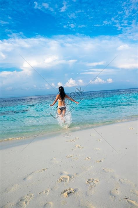 Girl On Beach Vacation In The Maldives And Tropical Beaches Picture And ...