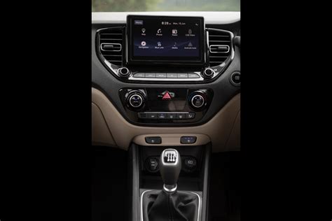 Hyundai Verna: Interior - Motoring World