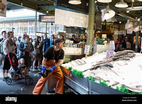 Seattle fish market throw hi-res stock photography and images - Alamy