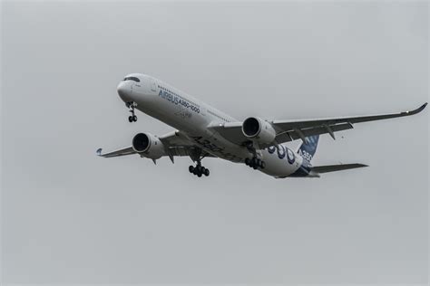 Airbus Reveals Plans for All-New Narrow-Body, Re-Engined A350 - Bloomberg