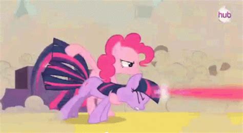 Pinkie Pie Twilight Sparkle GIF - PinkiePie TwilightSparkle Attacking ...