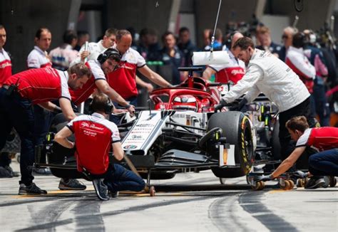 Watch: complete onboard pitstop by Alfa Romeo's Kimi Raikkonen + team radio | 2019 British GP