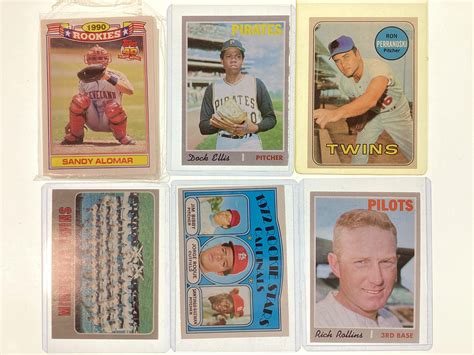 Lot - Assorted Vintage Baseball Trading Cards