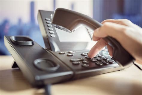 How Does VoIP Work? A Guide to VOIP Phone Systems - TollFreeForwarding.com