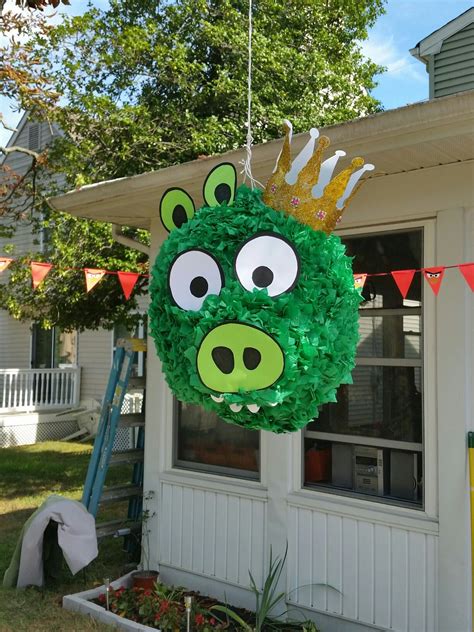 DIY Angry Birds pinata from paper mache and tissue paper | Angry birds party, Bird decor, Fun diys