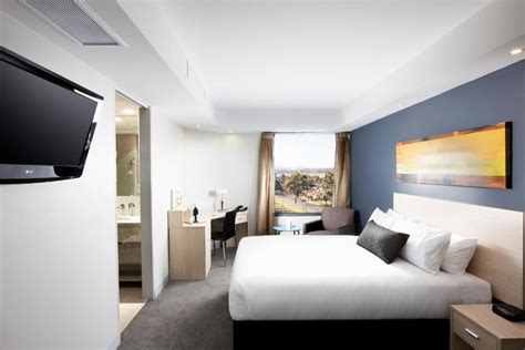 Melbourne Hotels with free airport shuttle - Book at Hotel.com.au