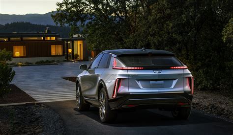 2023 Lyriq: Caddy's 300-Mile Electric SUV - The Green Car Guy