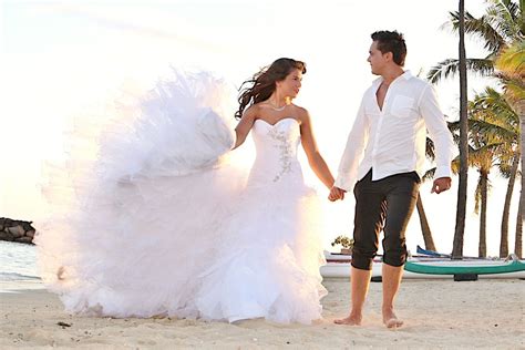 Hawaii Honeymoon Photos - by Bridal Dream Hawaii