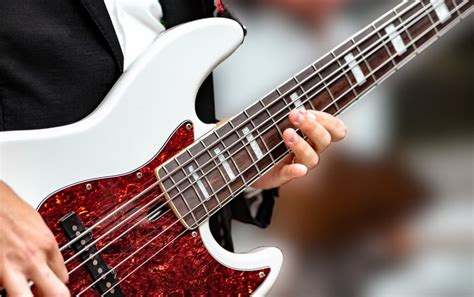 Bass Guitar Technique for Beginners | Bax Music Blog