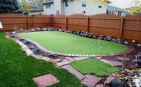 30 Inspiration to Create a Backyard Golf Design at Home | Backyard putting green, Green backyard ...