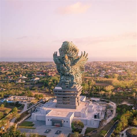 Menilik Ruang Tersembunyi Patung Garuda Wisnu Kencana Bali