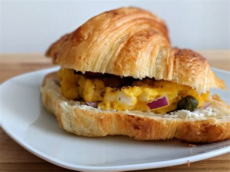 Croissant breakfast sandwich with bacon and eggs – Bite Sip Savour