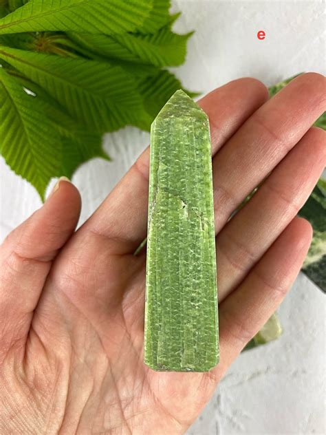 Tremolite crystal/Tremolite tower/Green tremolite High Grade | Etsy