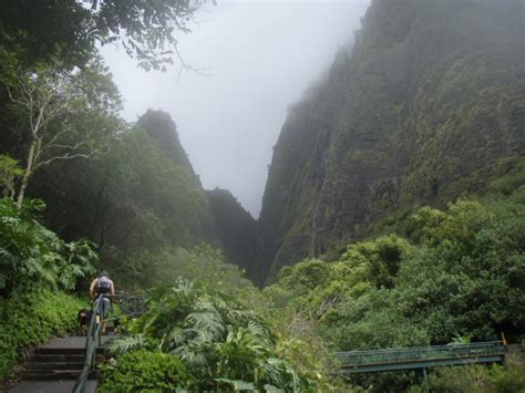 Hike Iao Valley - Maui, Hawaii