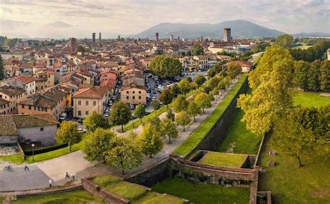 Biking Lucca’s Medieval Wall in Tuscany Relax and site see