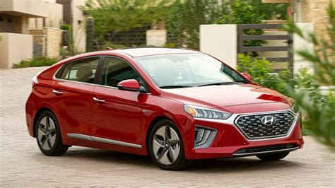 Best Hybrid Cars for Gas Mileage in 2020 | CARFAX