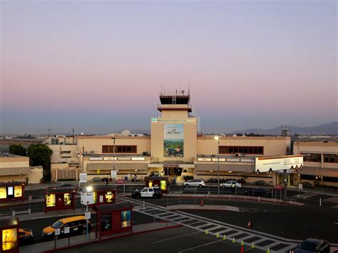 Hollywood Burbank Airport (BUR) | Discover Los Angeles