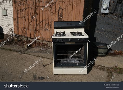 2,595 imágenes de Broken stove - Imágenes, fotos y vectores de stock | Shutterstock