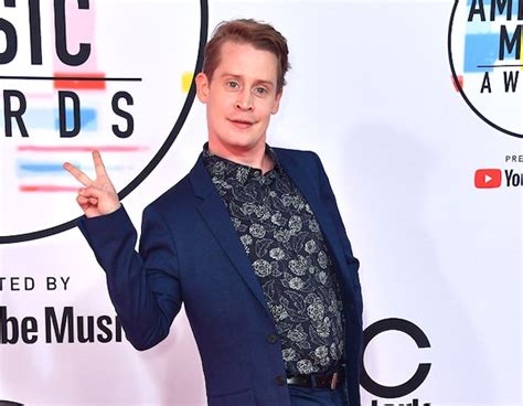 Macaulay Culkin from 2018 American Music Awards Red Carpet Fashion | E ...