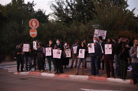 Dozens protest administrative detention, torture outside Shin Bet ...