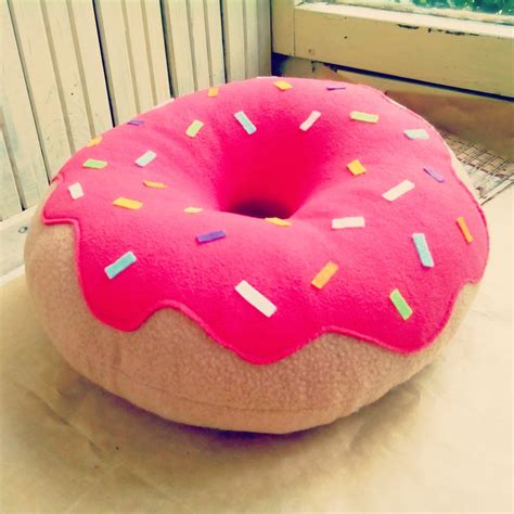 Donut kussen roze donut kussen donuts liefhebbers zoete | Etsy Nederland | Donut kissen ...