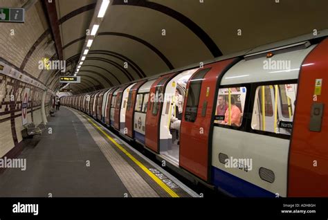 Belsize park tube station hi-res stock photography and images - Alamy