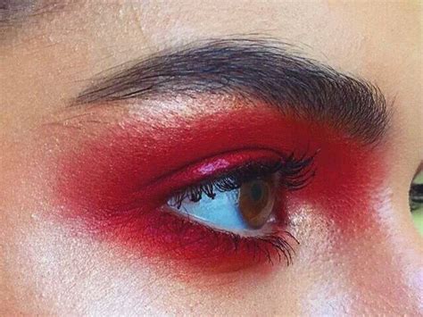 Pin by ☽ emiliana ☽ on ☽ eyelids ☽ | Red eye makeup, Kiss makeup ...