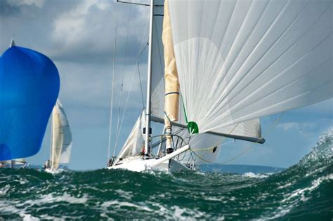 Spinnaker vs. Gennaker: the Difference Explained - Improve Sailing