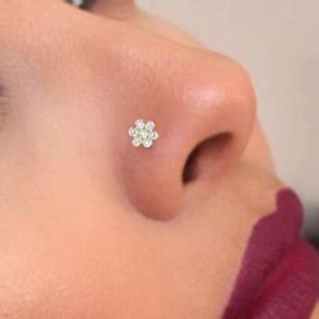 7 Diamond Designer Floral Nose Pin - SHREEVARAM - 2497555