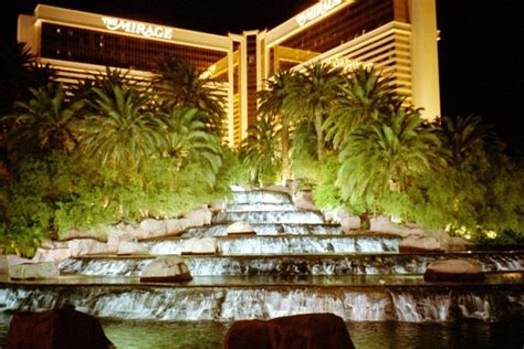 Mirage Casino Fountain at picturesofplaces.com - Mirage Casino Fountain ...