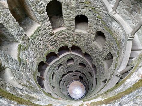 Well of initiation at Quinta de Regaleira, Sintra, Portugal : pics