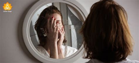 What is Spectrophobia? (Fear Of Mirrors) Symptoms and How to Overcome