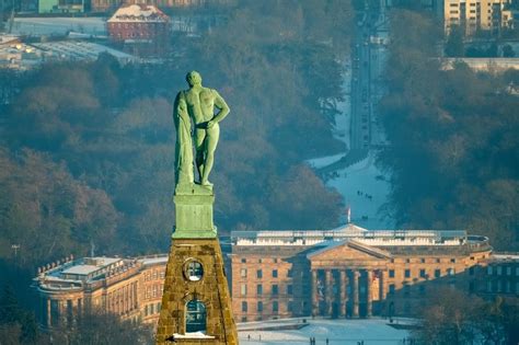 Luftbild Kassel - Herkules-Statue auf der Spitze vom Schloss Herkules im Bergpark Wilhelmshöhe ...