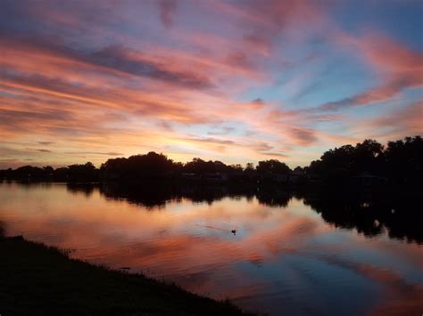 Beautiful Sunrise In The Village Of Silver Lake - Villages-News.com