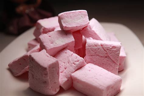 HOW TO MAKE HOMEMADE MARSHMALLOW | Recipes with marshmallows, Jello ...