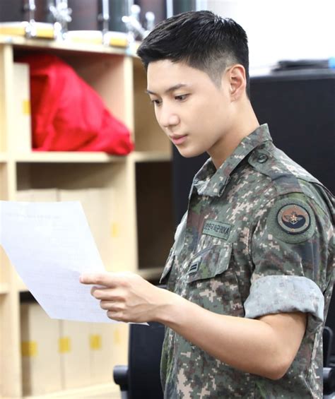 5 K-Pop Idols Who Looked Incredibly Handsome In Their Military Buzz Cut ...