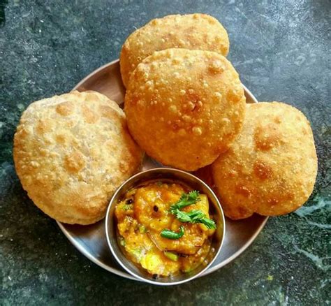 Allahabad style Kachori Sabzi. #Aloopoori #Kachori #Dalkachori # ...