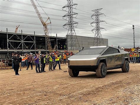 Cybertruck at Giga Texas Looks Like Musk Driving on Mars - autoevolution