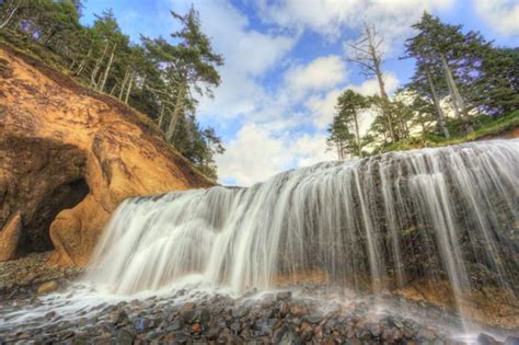 The Hike To This Secluded Waterfall Beach In Oregon Is Positively ...