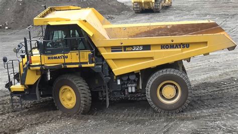 Komatsu dump truck HD325 #dumptruck - YouTube