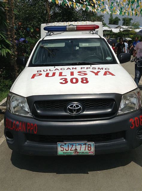 Toyota Hilux PNP truck front view - Police cars by country - Wikimedia ...