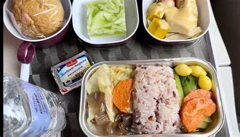 Thai Airways Vegan Meal Options (Review + Photos)