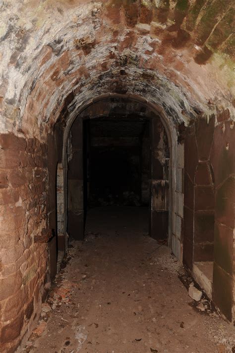 Fort de Roppe | Dans une des entrées de l'abri-caverne. Ropp… | Flickr