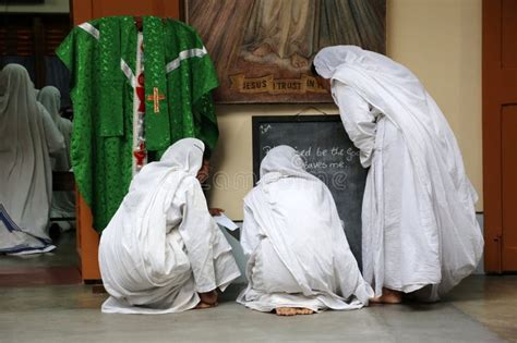 Sisters of Missionaries of Charity Preparing for Prayer in Motherhouse ...