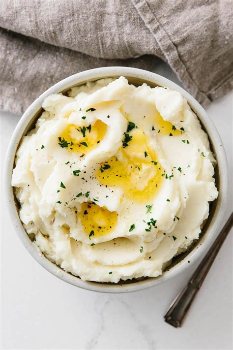 Best Mashed Potatoes Recipe (Easy & Creamy!) | Downshiftology | Aardappel recepten, Recepten ...