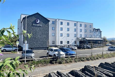 Hotel review: New Premier Inn in Porthmadog, North Wales (and our video ...